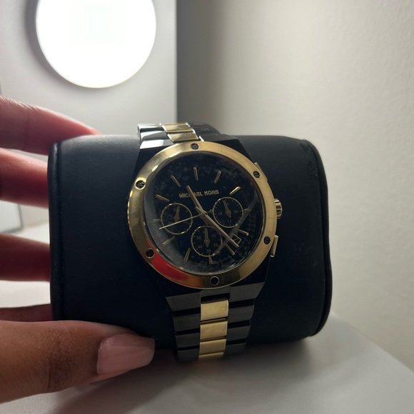Michael Kors women’s watch stainless steel gold and black. main image 5